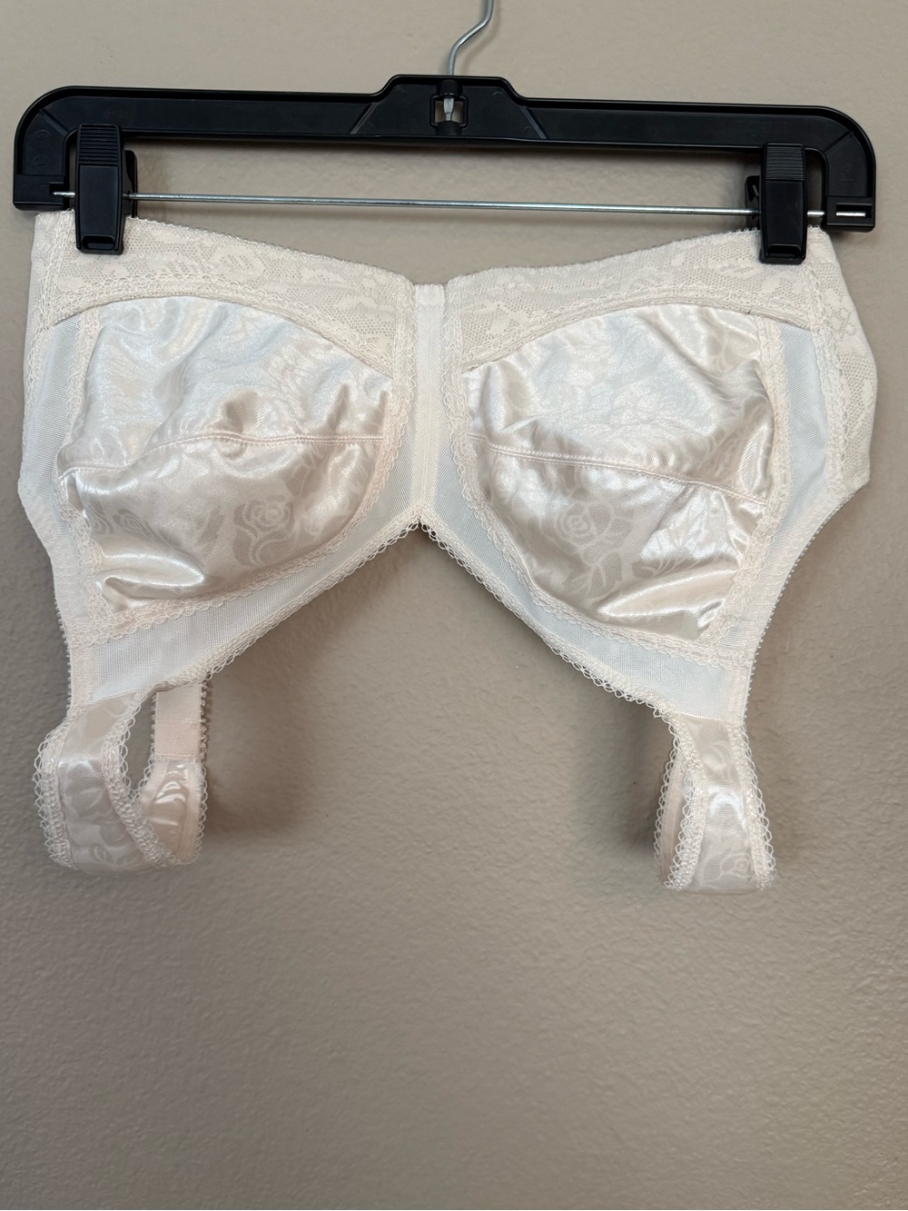 Playtex Cream Lace Trim Bra with Satin Accents